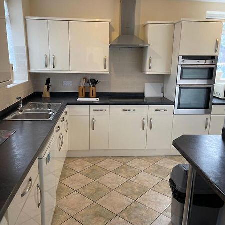 Spacious, Sleeps 17, 3 Bathrooms, Parking, 맨스필드 외부 사진