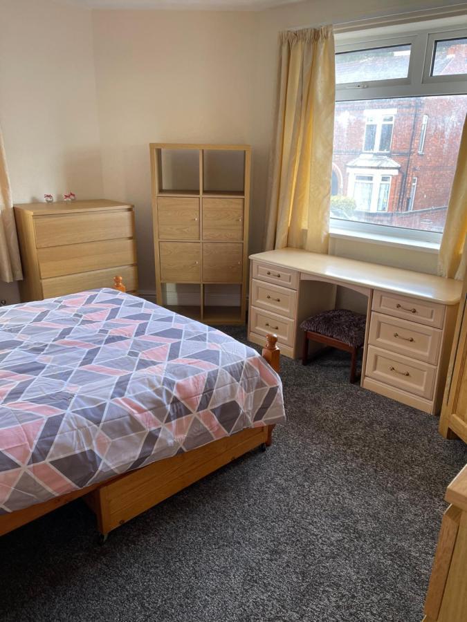 Spacious, Sleeps 17, 3 Bathrooms, Parking, 맨스필드 외부 사진