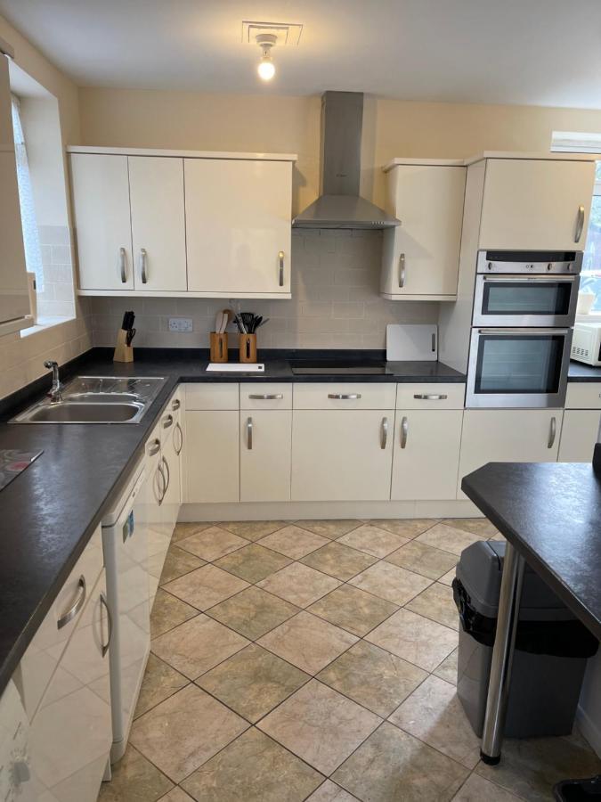 Spacious, Sleeps 17, 3 Bathrooms, Parking, 맨스필드 외부 사진