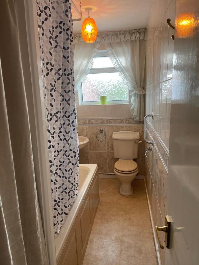 Spacious, Sleeps 17, 3 Bathrooms, Parking, 맨스필드 외부 사진
